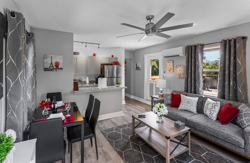 Coral Ridge Apartment | Cozy 1BR Retreat with Windows on All Sides & Breakfast