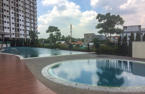 Cikarang Apartment | Cozy 1BR Oasis Apartment in Cikarang with Pool & Kitchen