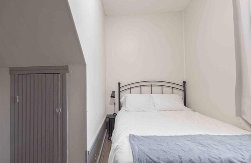 Lebanon Apartment | Convenient 1BR Retreat with Wi-Fi and Laundry Access