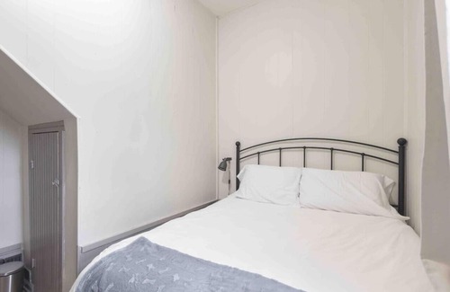 Lebanon Apartment | Convenient 1BR Retreat with Wi-Fi and Laundry Access