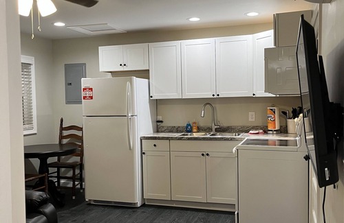 Tateville Cottage | Scenic Lake View Retreat: Pet-Friendly Near Lake Cumberland