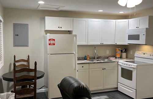Tateville Cottage | Scenic Lake View Retreat: Pet-Friendly Near Lake Cumberland