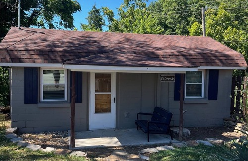 Tateville Cottage | Scenic Lake View Retreat: Pet-Friendly Near Lake Cumberland