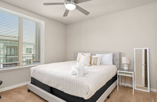 Texas Medical Center Apartment | Modern 1BR Retreat Near Med Center with Free Parking