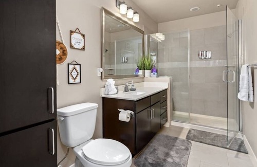 Texas Medical Center Apartment | Modern 1BR Retreat Near Med Center with Free Parking