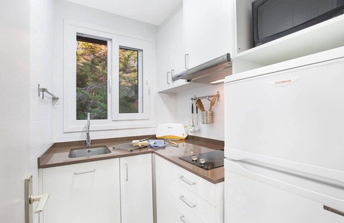 Llafranc Apartment | Cozy Apartment Steps from Llafranc Beach with Pool Access