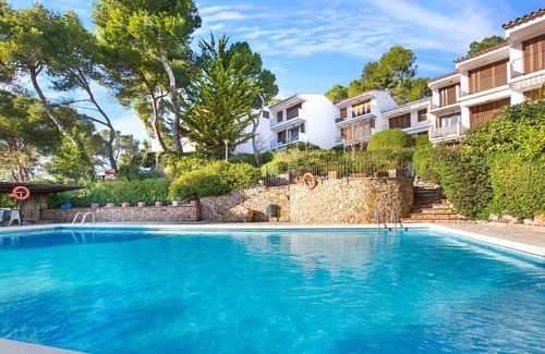 Llafranc Apartment | Cozy Apartment Steps from Llafranc Beach with Pool Access