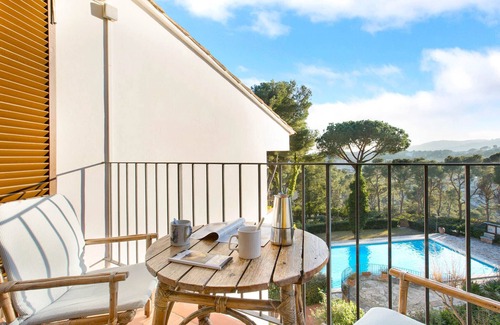 Llafranc Apartment | Cozy Apartment Steps from Llafranc Beach with Pool Access