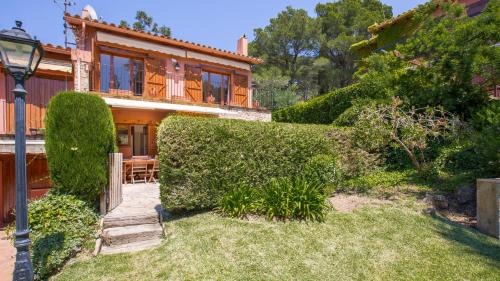 Llafranc Villa | Discover 1Cuba - Llafranc: Family-Friendly Retreat with Pool