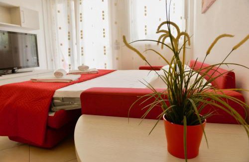 Riva del Garda Apartment | Relax in a Private Garden Retreat with Pet-Friendly Perks