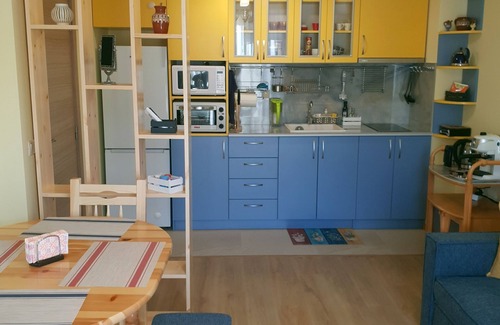 Sandanski Apartment | Tranquil Apartment with Kitchen and Family-Friendly Amenities