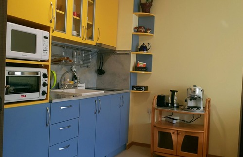 Sandanski Apartment | Tranquil Apartment with Kitchen and Family-Friendly Amenities