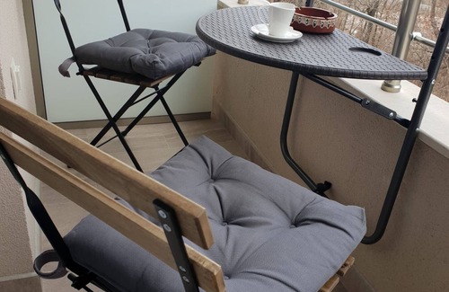 Sandanski Apartment | Tranquil Apartment with Kitchen and Family-Friendly Amenities