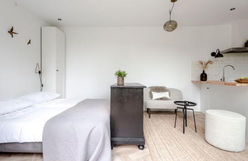 Bentveld Apartment | Top-Rated Leafy Place with Breathtaking Ocean Views