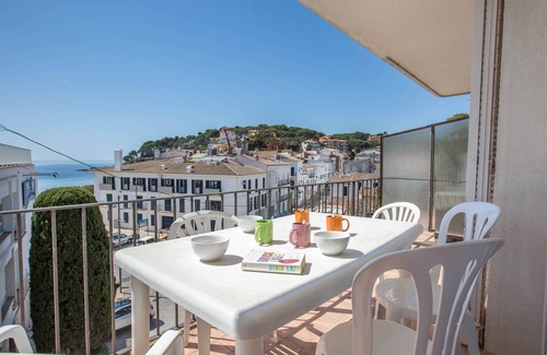 Llafranc Apartment | Beachfront 3-Bedroom Apartment with Ocean View in Llafranc