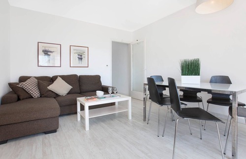 Llafranc Apartment | Beachfront 3-Bedroom Apartment with Ocean View in Llafranc