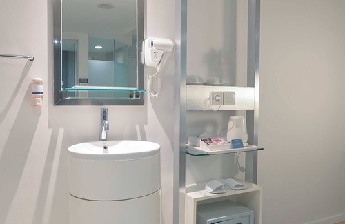 Kelapa Gading Barat Hotel | Comfortable Stay at 1O1 URBAN Jakarta Kelapa Gading