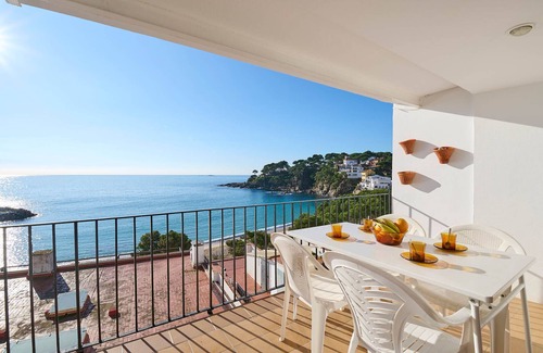 Llafranc Apartment | Discover Pruneda: Family-Friendly Retreat with Spa Access