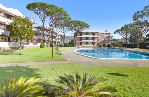 Calella de Palafrugell Apartment | Experience Oceanfront Comfort at Rotonda 2 with Pool Access