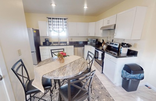 Nelsonville House | Top Rated Stay at Maple Leaf Inn with Family-Friendly Amenities