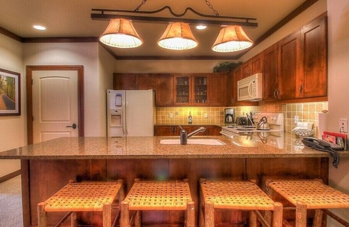 Stratton Mountain Condo | Ideal 3BR Condo at Stratton with Pool & Hot Tub Access