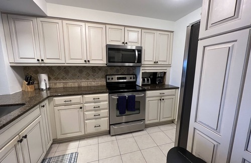 Palmetto Dunes Condo | Perfect Beach Getaway: Steps to Pool & Family Friendly