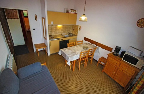 Villarodin-Bourget Apartment | Cozy Retreat with Balcony & Ski Locker in La Norma