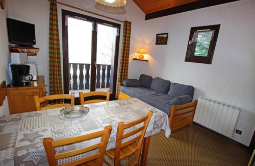 Villarodin-Bourget Apartment | Cozy Retreat with Balcony & Ski Locker in La Norma