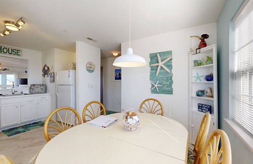 Ocean View House | 1st-floor Bethany Bay condo with bay views & on-site golf/pool/tennis