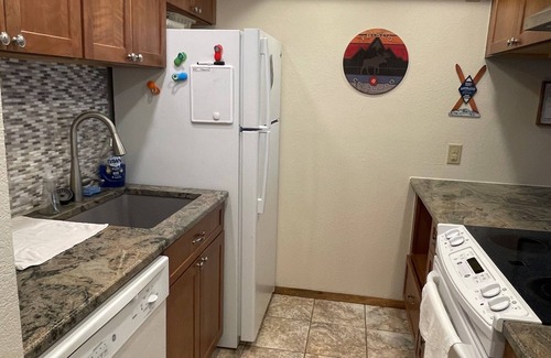 Frisco Condo | Mountain View Retreat: Pool, Hot Tubs & Ski Access