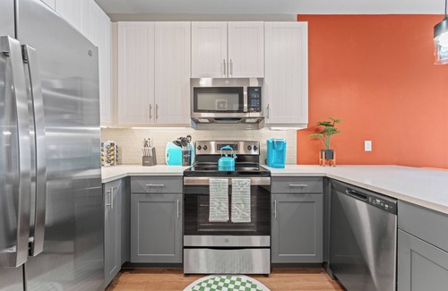 Fort Worth Apartment | 1st Floor Modern Apartment in Ft Worth with a Private Yard, Parking, Pool & More