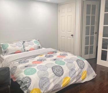 Hamilton Apartment | 1st Floor Separate Entrance Bachelor-Studio Apartment Near Hamilton Airport, Mohawk College, St Josephs Hospital