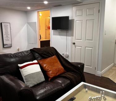 Hamilton Apartment | 1st Floor Separate Entrance Bachelor-Studio Apartment Near Hamilton Airport, Mohawk College, St Josephs Hospital