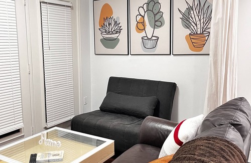 Hamilton Apartment | 1st Floor Studio Suite Near Hamilton Airport, Mohawk College, St. Joe’s Hospital