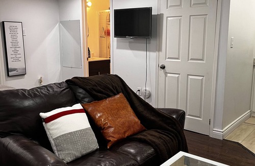 Hamilton Apartment | 1st Floor Studio Suite Near Hamilton Airport, Mohawk College, St. Joe’s Hospital