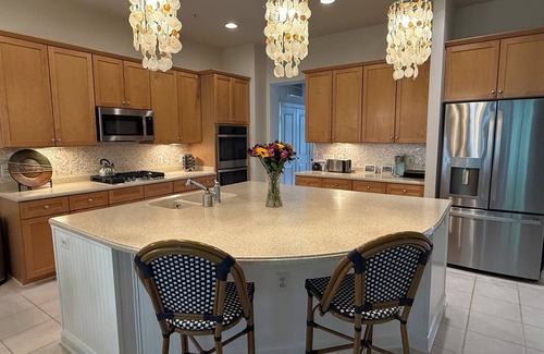 Long Neck House | Indulge in a 5-Star Suite with Ocean View & Private Patios