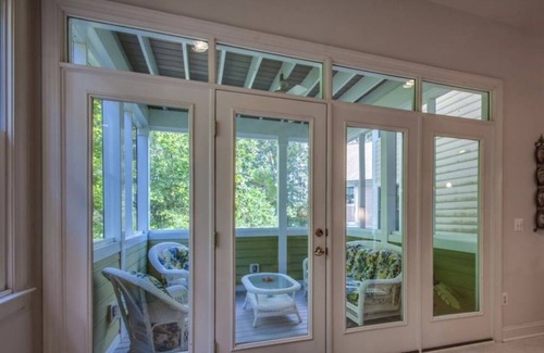 Long Neck House | Indulge in a 5-Star Suite with Ocean View & Private Patios