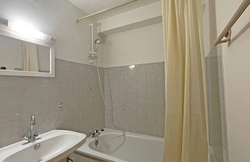 Vallouise-Pelvoux Apartment | Comfortable Pelvoux Suite with Spa & Kitchen Amenities