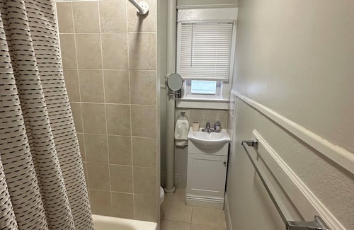New Brunswick House | 1st Floor Unit in New Brunswick. Walkable distance to everything!