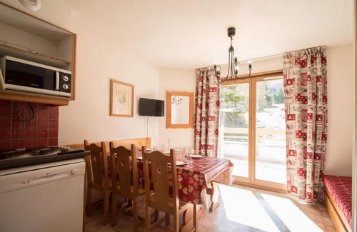 Val Cenis Apartment | 1st floor, view ski slopes, terrace, parking, tv, ski locker, 34m², Val Cenis