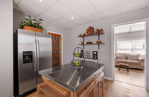 Manchester Apartment | Convenient 1 Bed/1 Ba Retreat - Pet & Child Friendly