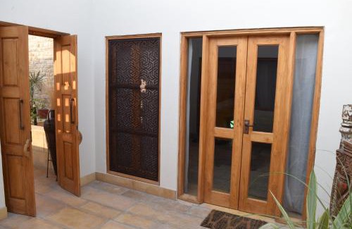Amar Sagar Pol Hotel | Discover 1st Gate Home - Fusion: Pet-Friendly with Pool