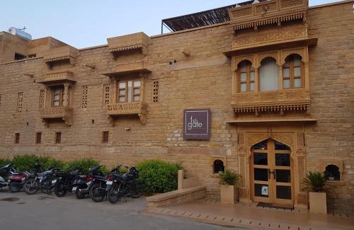 Amar Sagar Pol Hotel | Discover 1st Gate Home - Fusion: Pet-Friendly with Pool