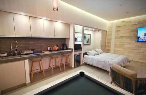 Alfredo V. Bonfil Apartment | Luxury Warehouse: Family-Friendly with Breakfast Included