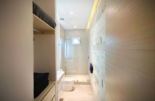 Alfredo V. Bonfil Apartment | Luxury Warehouse: Family-Friendly with Breakfast Included