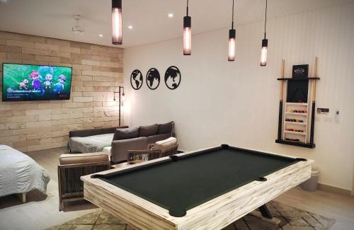 Alfredo V. Bonfil Apartment | Luxury Warehouse: Family-Friendly with Breakfast Included