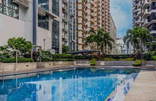 Pinagsama Apartment | Premier 1Up Retreat at BGC by Max Dwell with Oceanfront Views