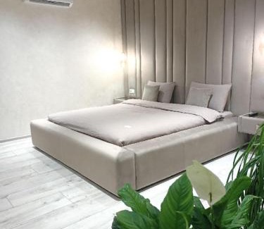Khmelnitskiy Apartment | Elegant 4-Star Suite: Rated 10/10 & Family Friendly