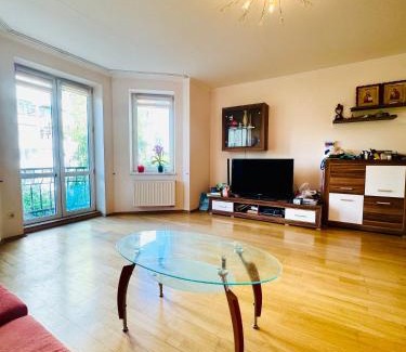 Yavory Apartment | Budget-Friendly 2-Room Stay at Vernadskogo 8