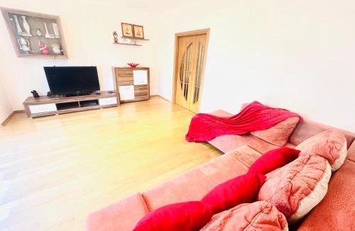 Yavory Apartment | Budget-Friendly 2-Room Stay at Vernadskogo 8